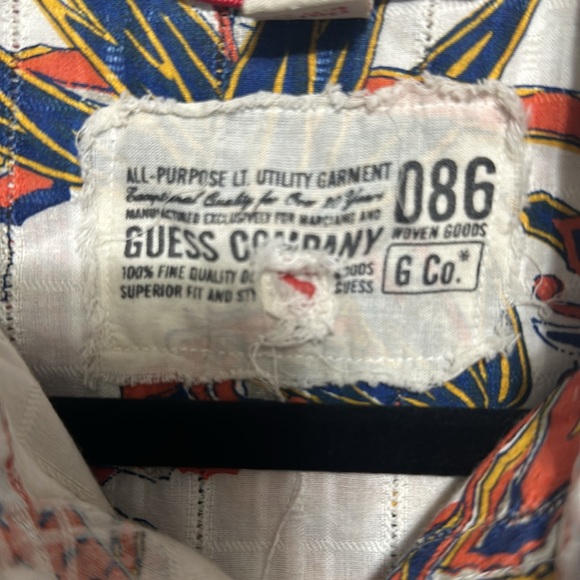 Men’s Guess casual button down - Picture 2 of 2